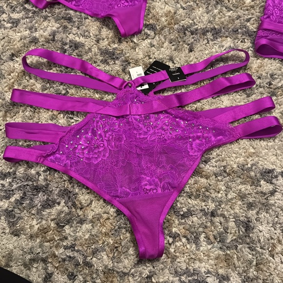 Neon purple bralette size 2 and 2x neon purple thongs size 1 - Picture 2 of 4